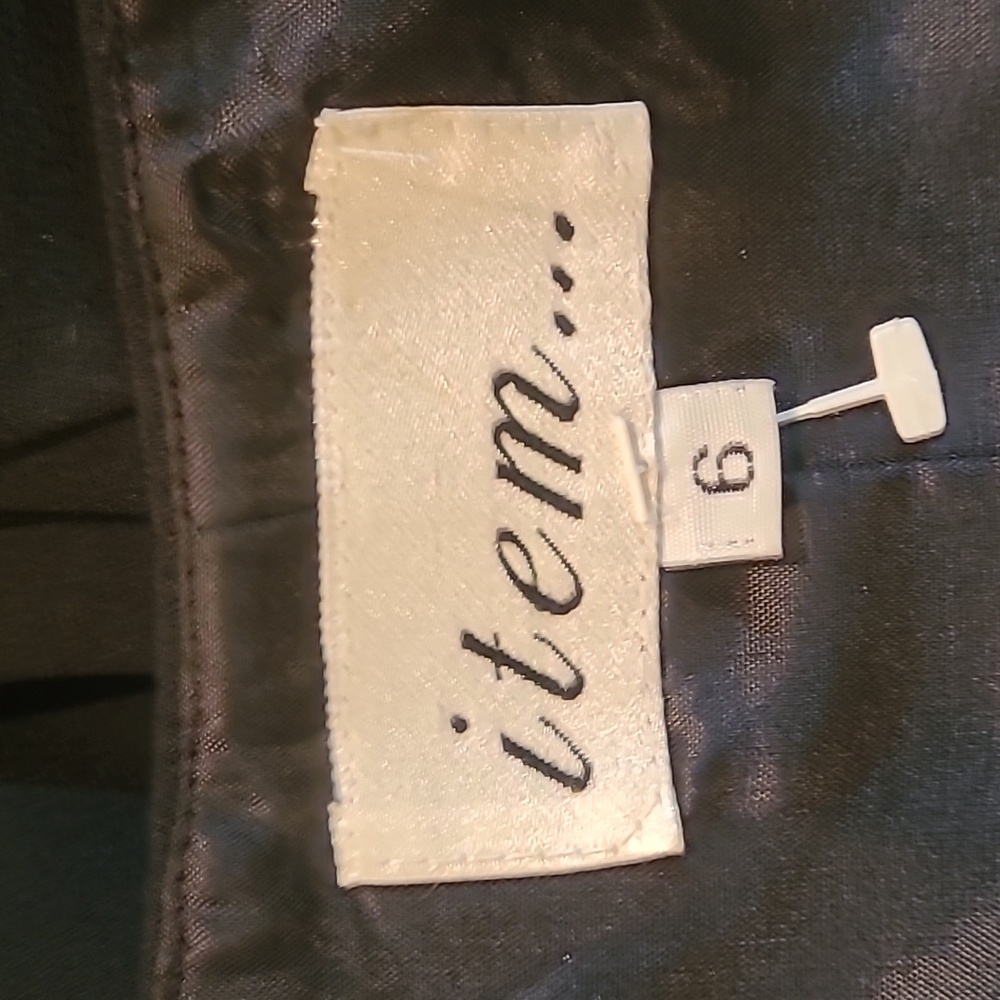 Elegant Black Sleeveless Women's Top - Picture 4 of 4